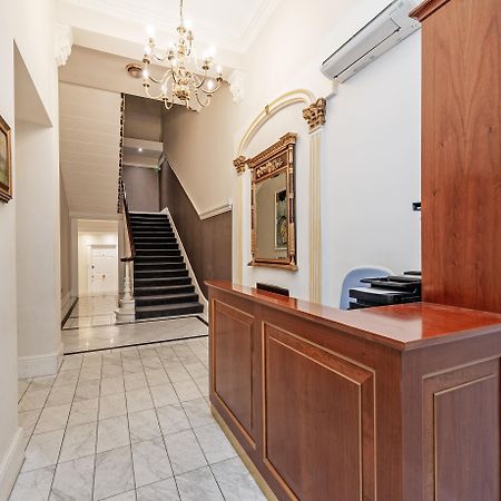 Queensgate Court London Exterior photo