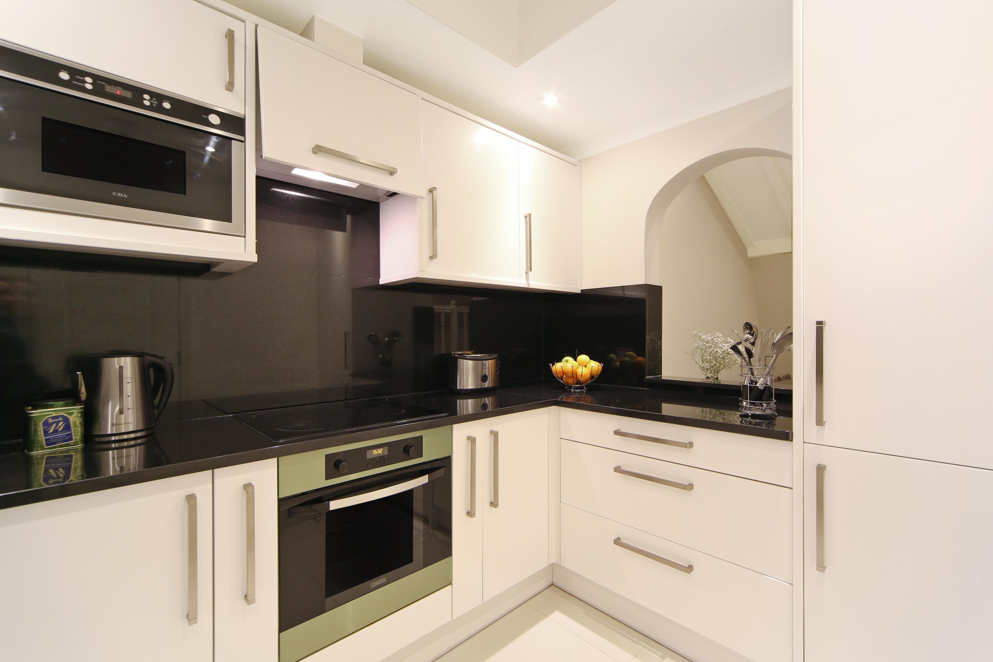 Queensgate Court London Exterior photo