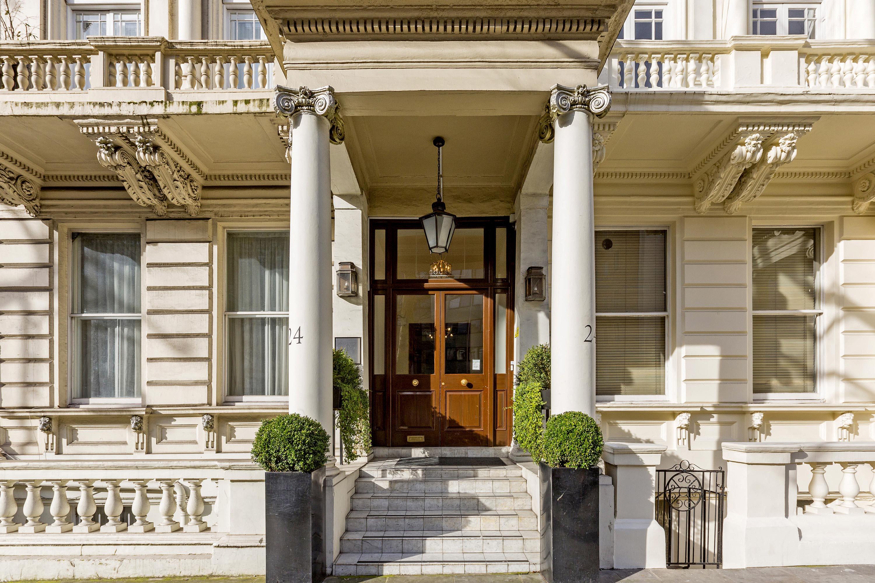 Queensgate Court London Exterior photo