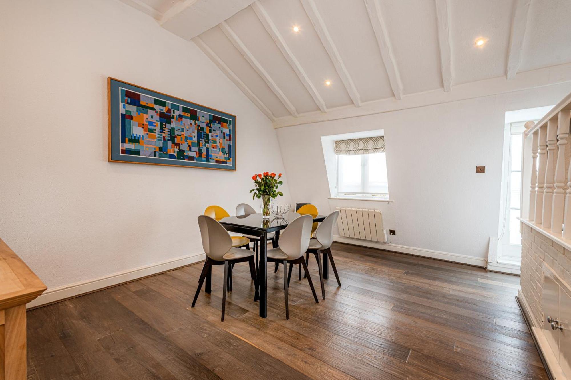 Queensgate Court London Room photo